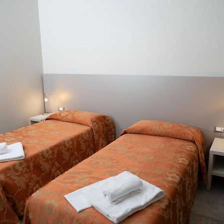 Hotel Europa Dossobuono Bagian luar foto