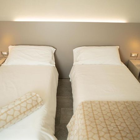 Hotel Europa Dossobuono Bagian luar foto