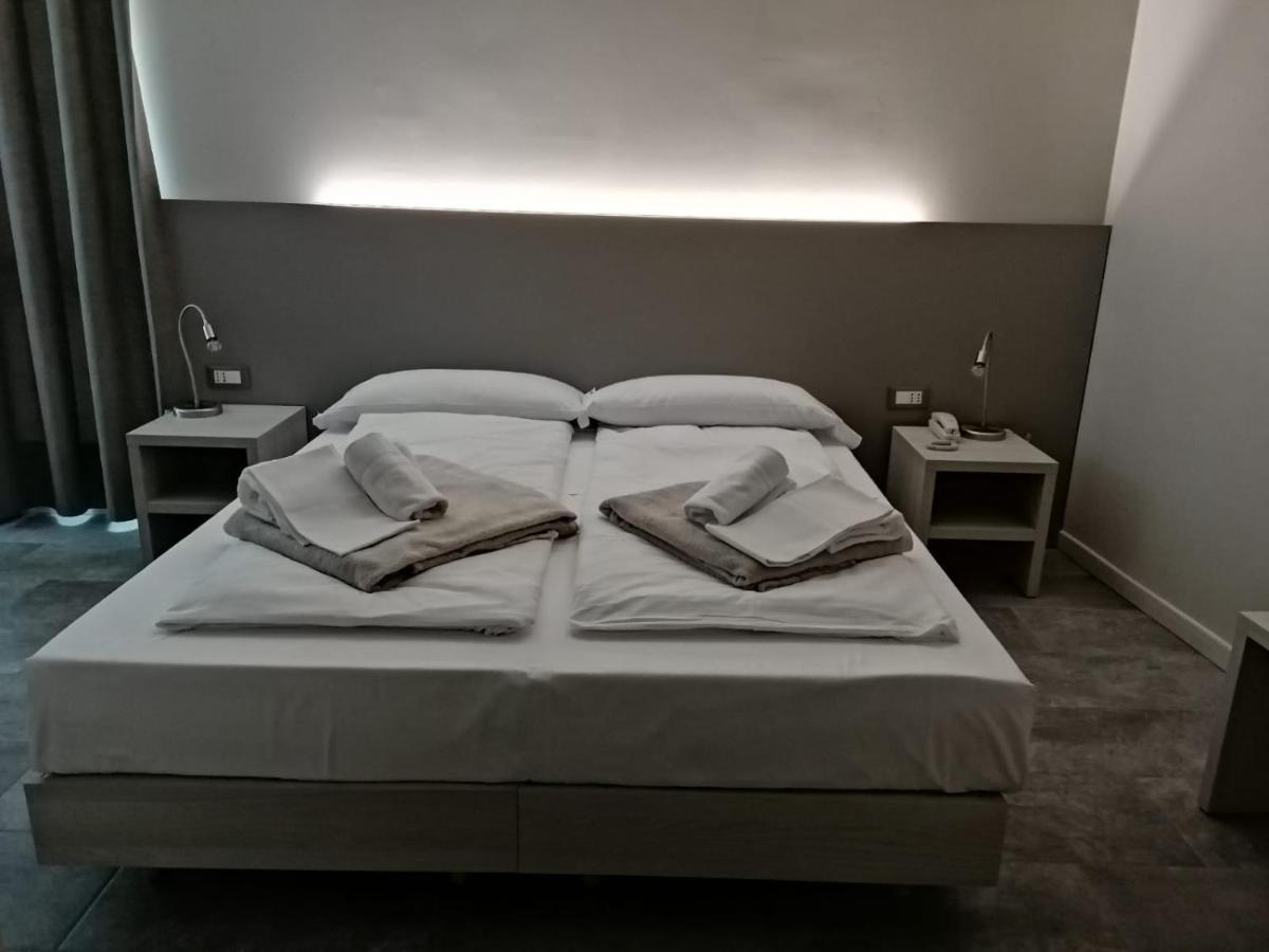Hotel Europa Dossobuono Bagian luar foto
