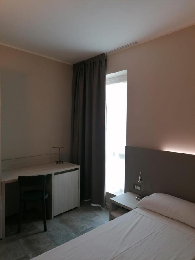 Hotel Europa Dossobuono Bagian luar foto