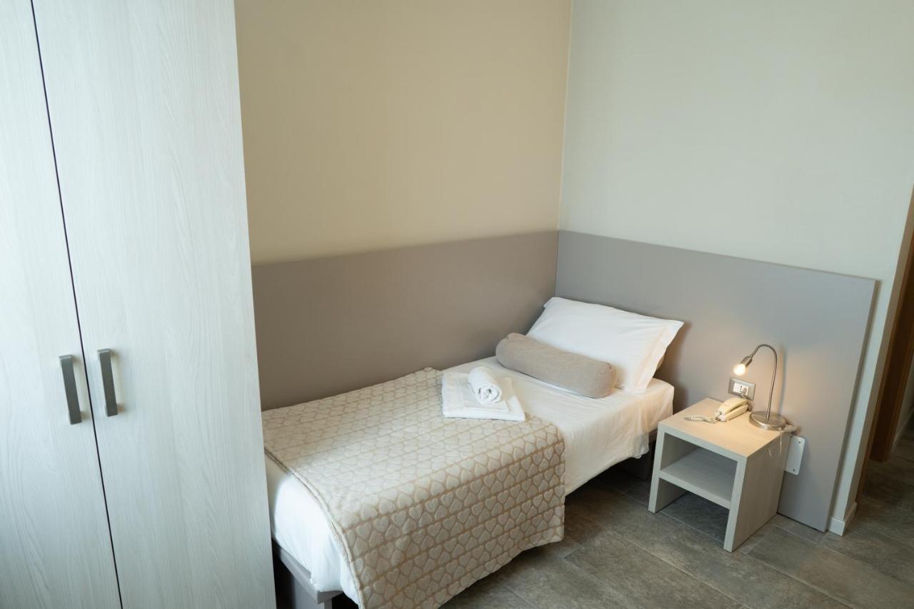 Hotel Europa Dossobuono Bagian luar foto