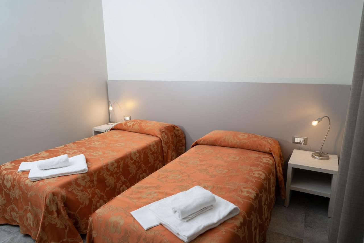 Hotel Europa Dossobuono Bagian luar foto