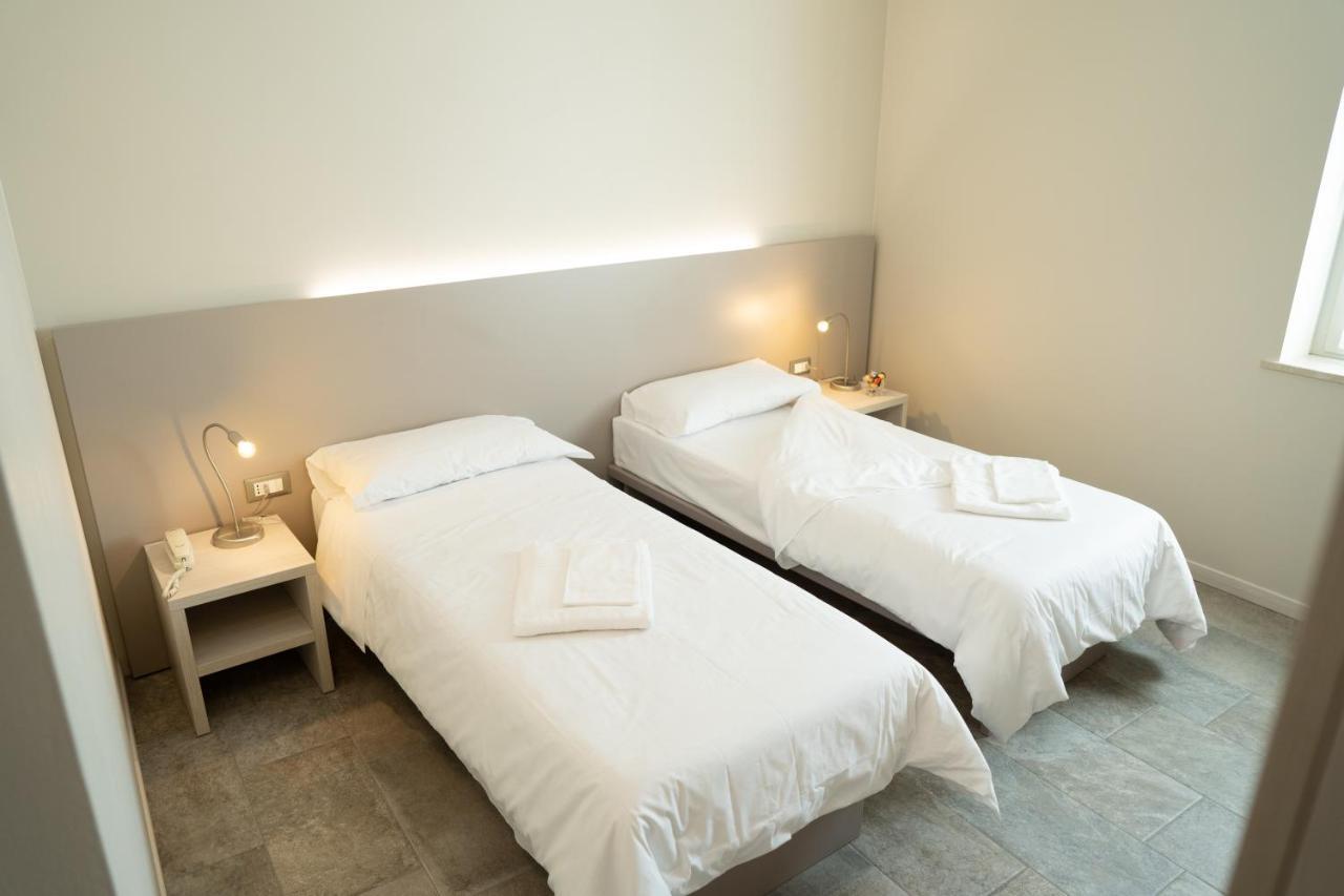 Hotel Europa Dossobuono Bagian luar foto
