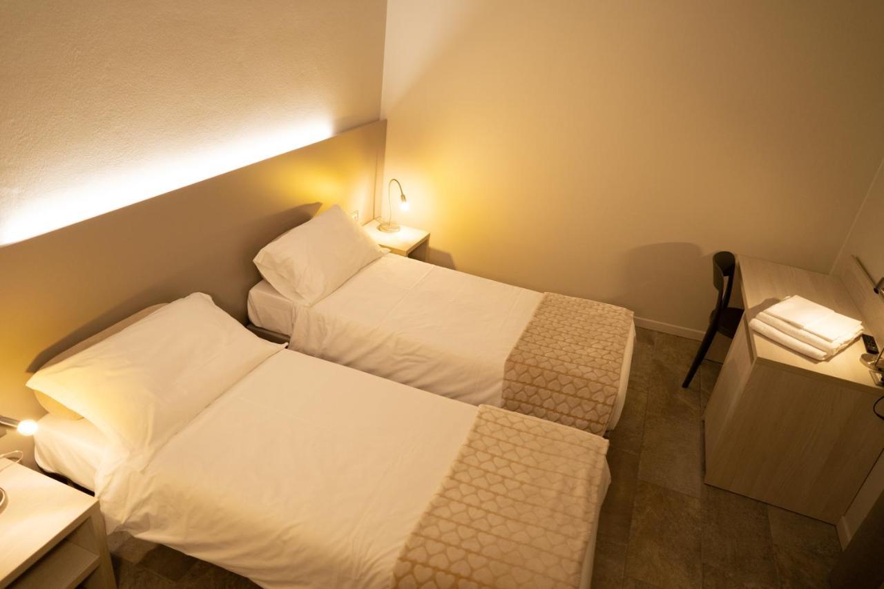 Hotel Europa Dossobuono Bagian luar foto