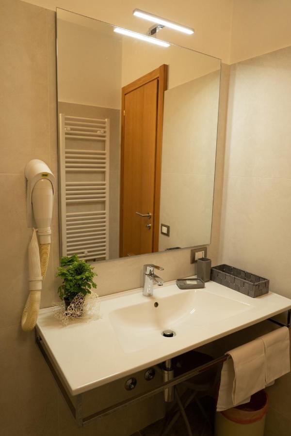 Hotel Europa Dossobuono Bagian luar foto