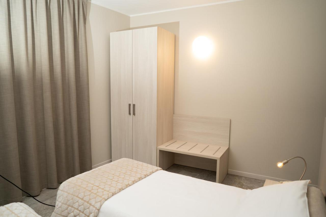 Hotel Europa Dossobuono Bagian luar foto