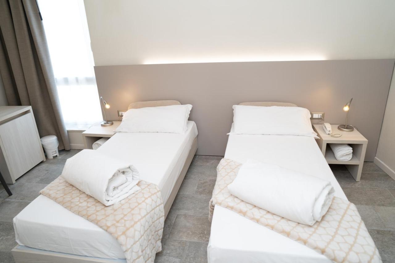 Hotel Europa Dossobuono Bagian luar foto