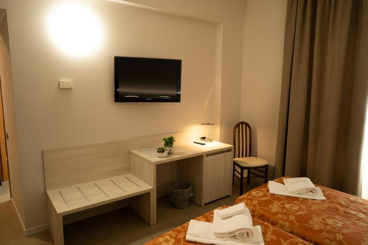 Hotel Europa Dossobuono Bagian luar foto