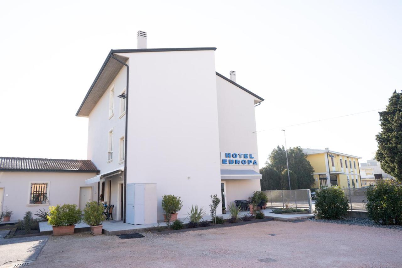 Hotel Europa Dossobuono Bagian luar foto