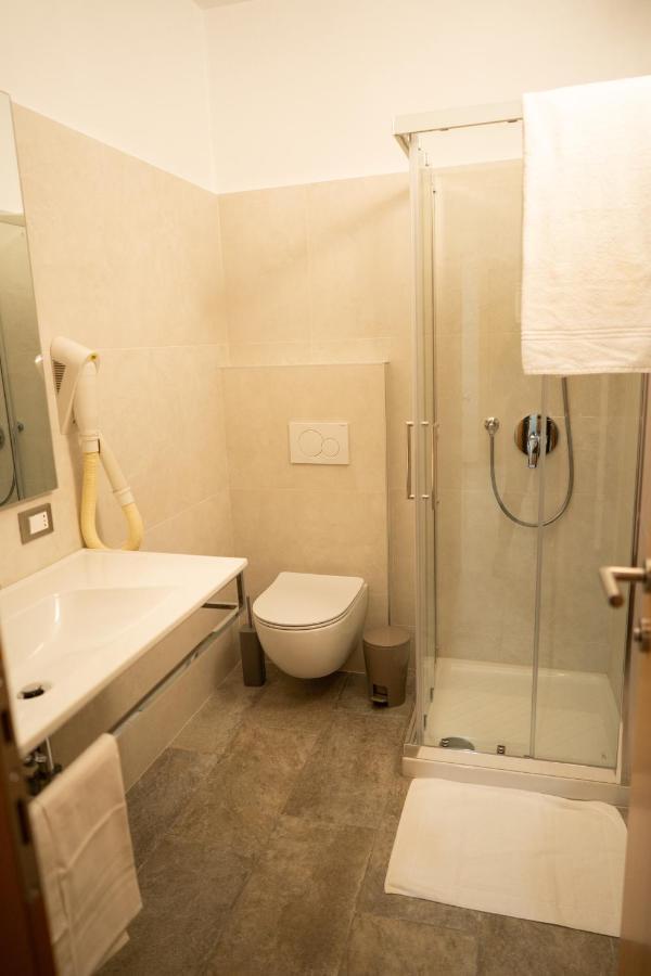 Hotel Europa Dossobuono Bagian luar foto