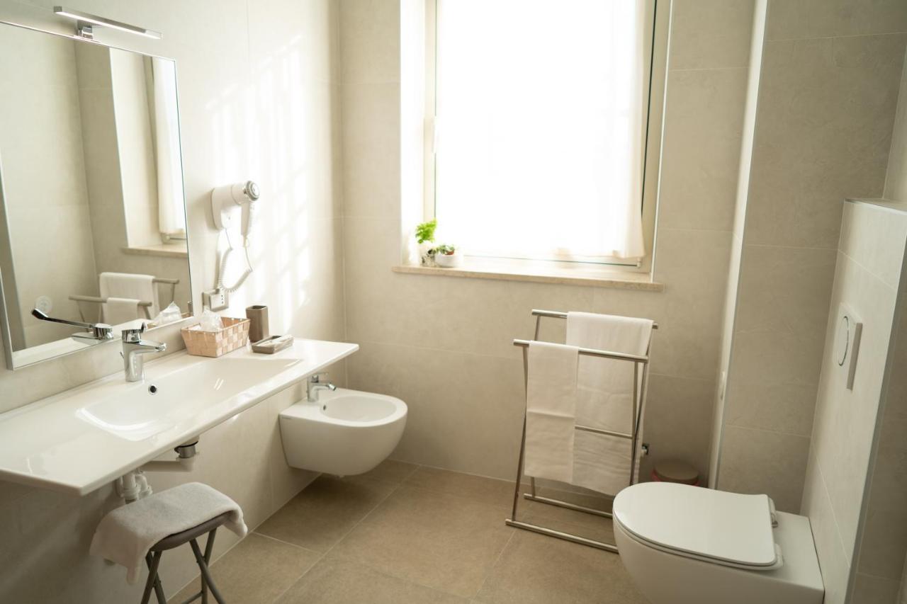 Hotel Europa Dossobuono Bagian luar foto