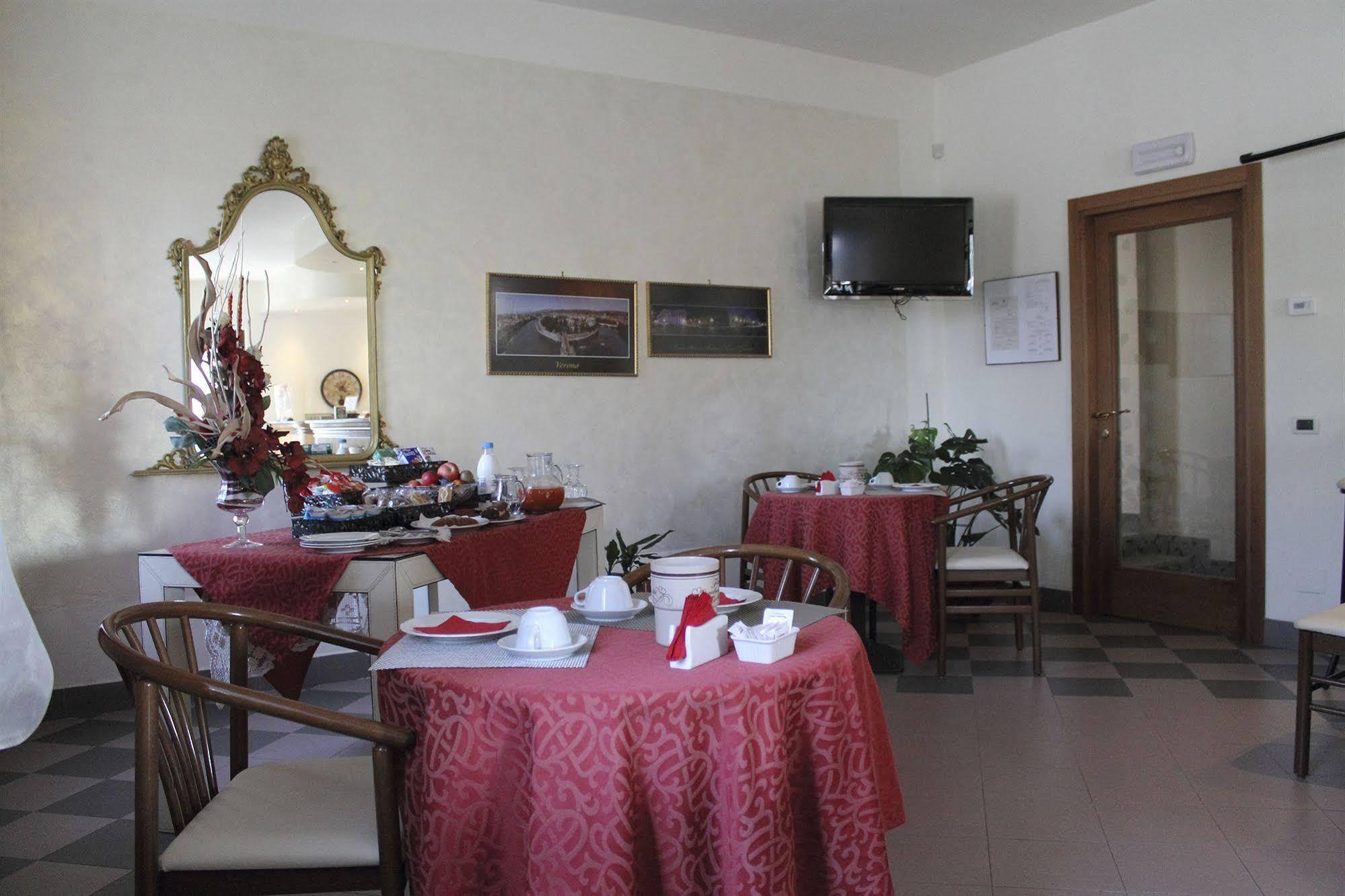 Hotel Europa Dossobuono Bagian luar foto