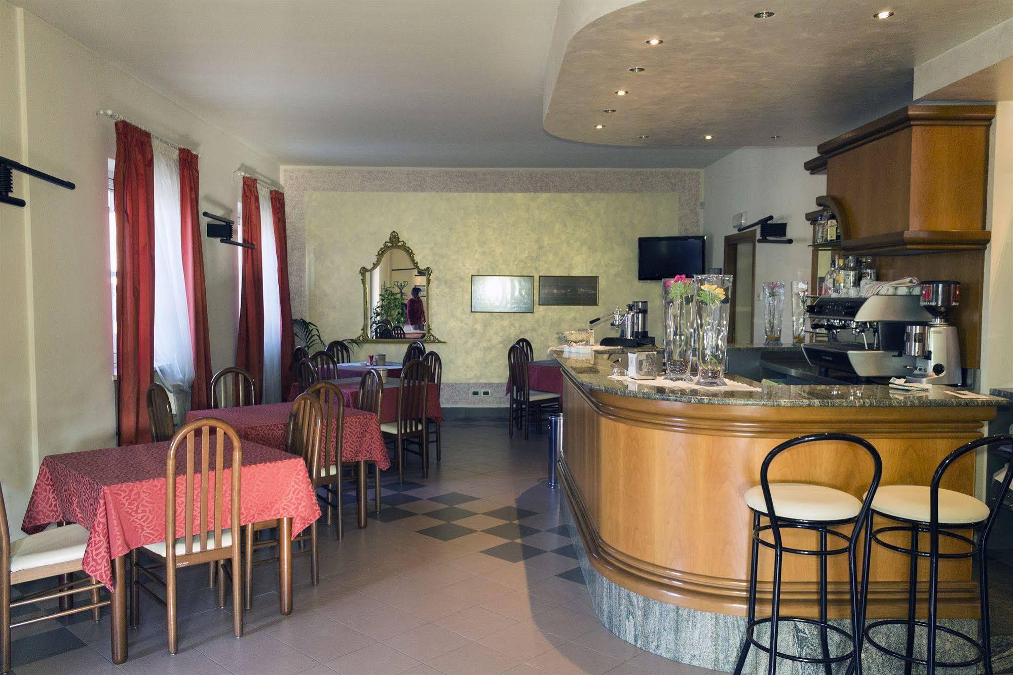 Hotel Europa Dossobuono Bagian luar foto