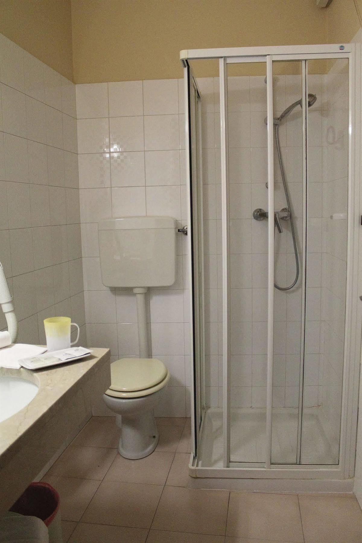 Hotel Europa Dossobuono Bagian luar foto