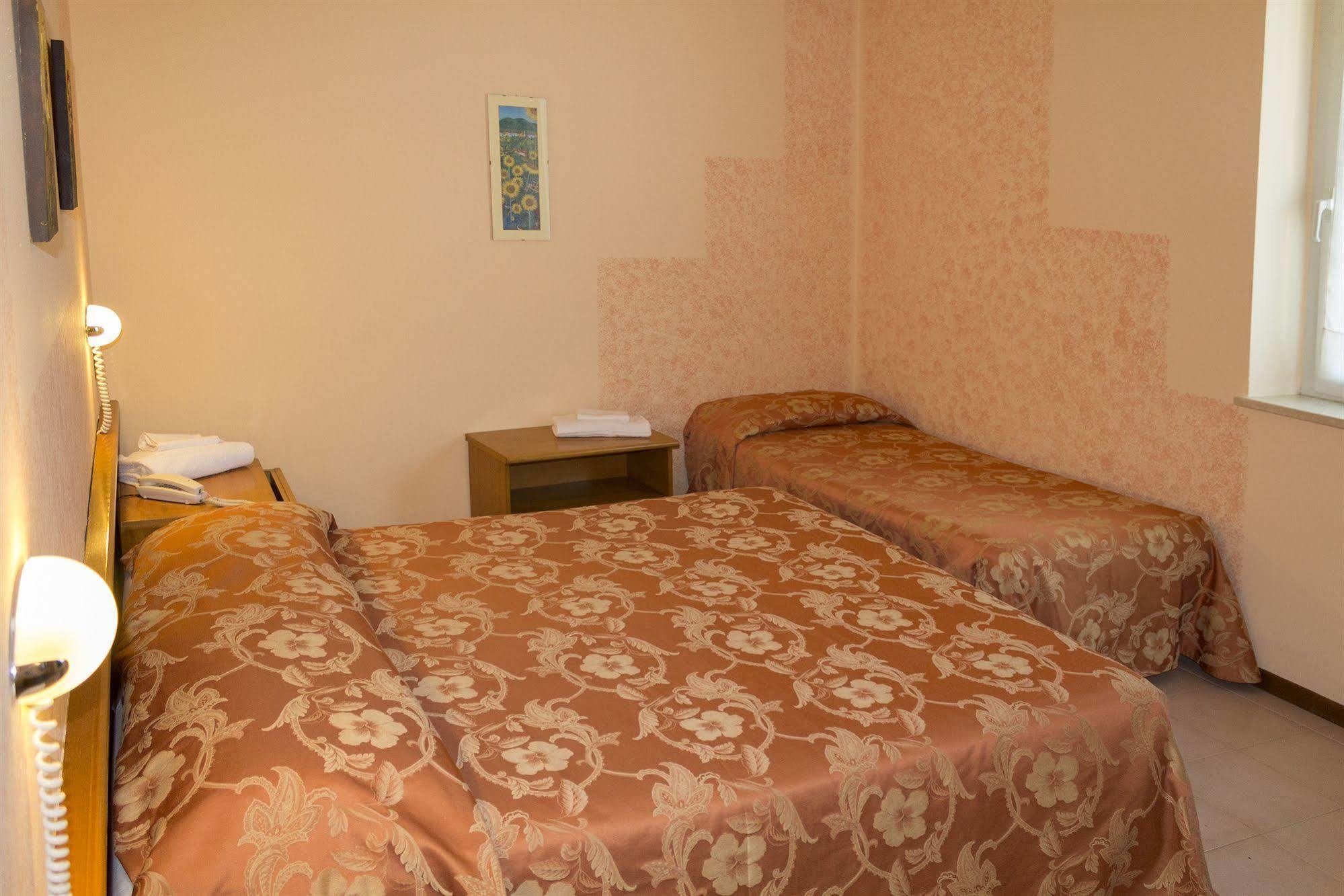 Hotel Europa Dossobuono Bagian luar foto