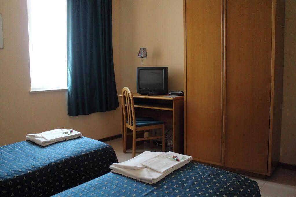 Hotel Europa Dossobuono Bagian luar foto